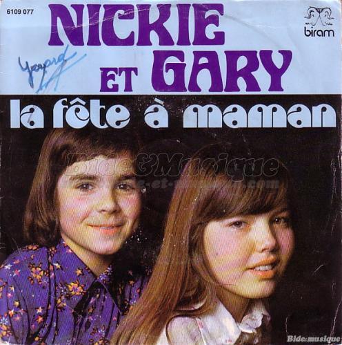 Nickie et Gary - Bonne fête Maman !